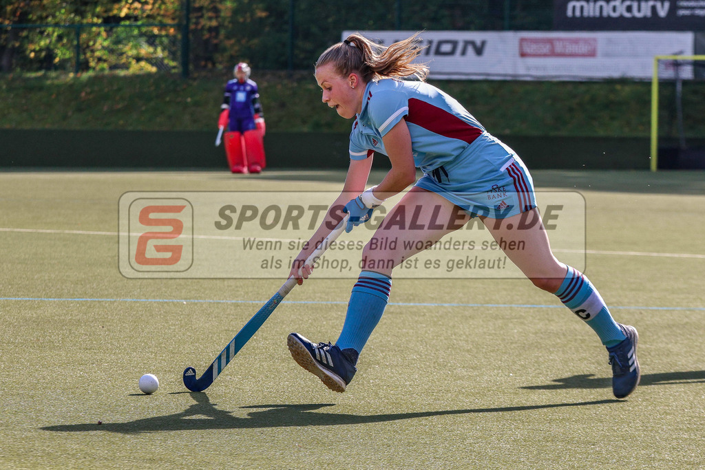 MJ_2022-10-08_Damen_HTCU-UHC-43 | Emily Günther (UHC Hamburg #17), Uhlenhorst Mülheim - UHC Hamburg am 8.10.2022 im Waldstadion, Mülheim a. d. Ruhr