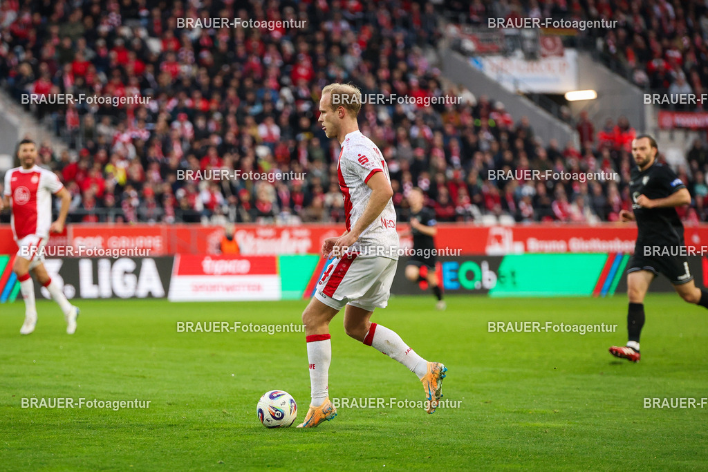 Rot-Weiss Essen - 1.Fc Schweinfurt | Essen, Deutschland, 02.11.2025 Lucas Brumme  (Rot-Weiss Essen) Einzelaktion während des 3.Liga Spiels zwischen  Rot-Weiss Essen und 1.Fc Schweinfurt am 02.11.2025 im Stadion an der Hafenstraße in Essen. (Foto von Timo Bluhmki-Schmidt/Brauer Fotoagentur