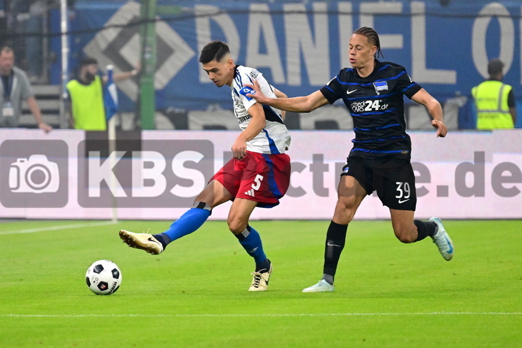 KBS Picture_HSV-HerthaBSC_023 | v.l. Hadzikadunic Dennis (HSV) , Scherhant Derry (Hertha BSC) ,Sportplatz :  Volksparkstadion, - Realisiert mit Pictrs.com