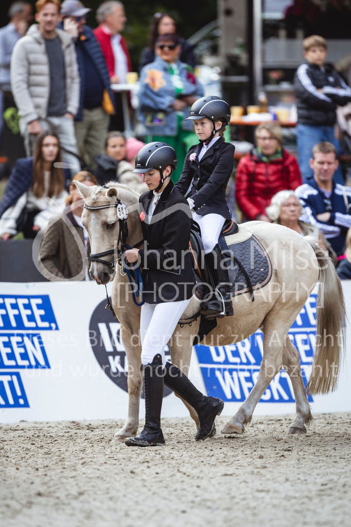 240915_OWLCh_FuehrzuegelWB-624 | Deine schönsten Turniermomente als professionelle Fotos! Entdecke hochwertige Pferdesport-Fotografie im Online-Shop. Jetzt Fotos finden & bestellen!