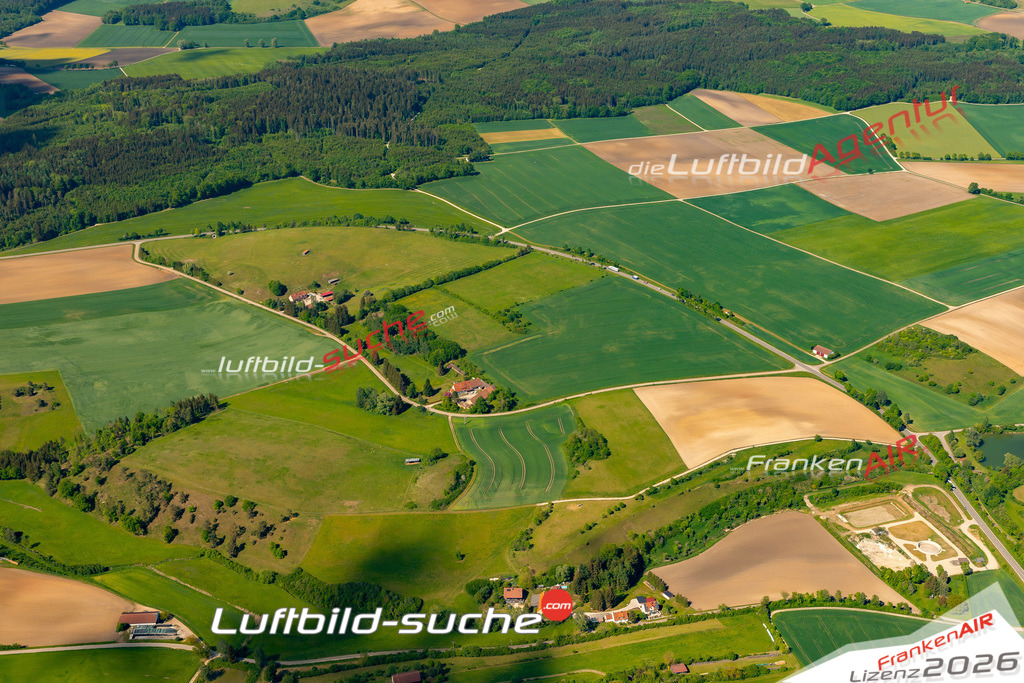 Das Luftbild zeigt :  Fünfstetten - Die Luftaufnahme wurde 2024 vom UL-Flugzeug aus erstellt ( keine Drohne ) - Hochauflösende Luftaufnahme - Für grossformatige Ausdrucke geeignet. Die Geschenkidee !Mit Lizenz und Bildrechte bestellbar
