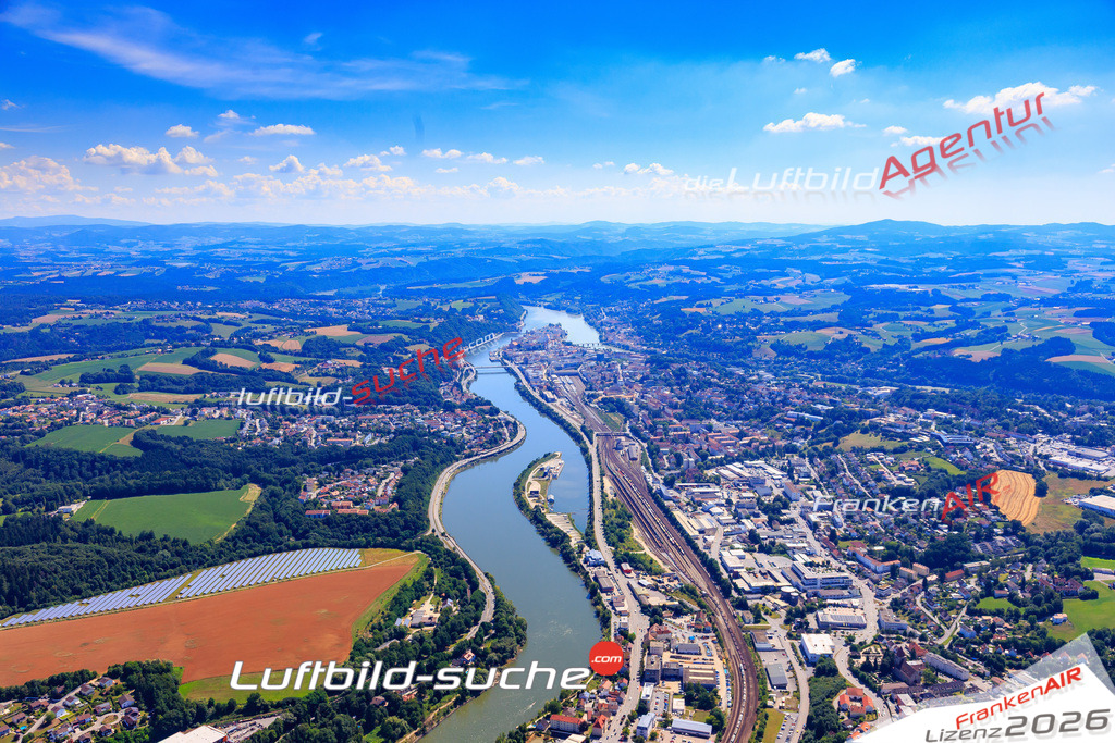 Die Luftaufnahme Donau - Passau wurde 2017 mittels Flugzeug (keine Drohne) erstellt. Perfekte Schärfe und Druck- Auflösung- Garantiert!