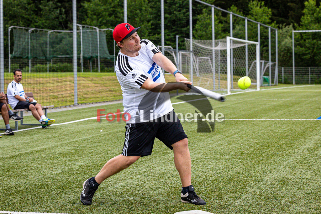 Stadtmeisterschaft Baseball Penzberg | Stadtmeisterschaft Baseball Penzberg, Stadtmeisterschaft Baseball Penzberg, 20240615,Patrick Pschorr am Schlag,2024-06-15 in Penzberg (Nonnenwaldstadion)Patrick PschorrCopyright: WolfgangxLindner www.foto-lindner.de