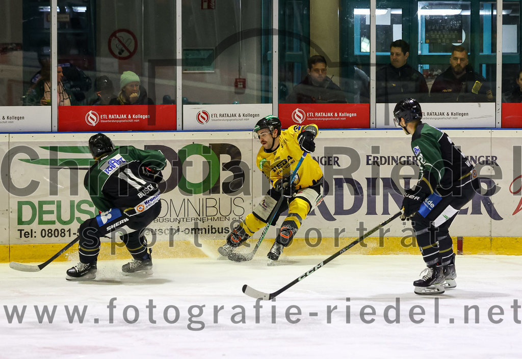 2022-11-20_038_TSV_Erding_gegen_ERSC_Amberg | Erding, Deutschland, 20.11.2022:
Eishockey, Bayernliga 2022 / 2023, 15. Spieltag, TSV Erding gegen ERSC Amberg, Endergebnis: 5:1

Sebastian Busch (Erding Gladiators, #11)

Foto: Christian Riedel / fotografie-riedel.net