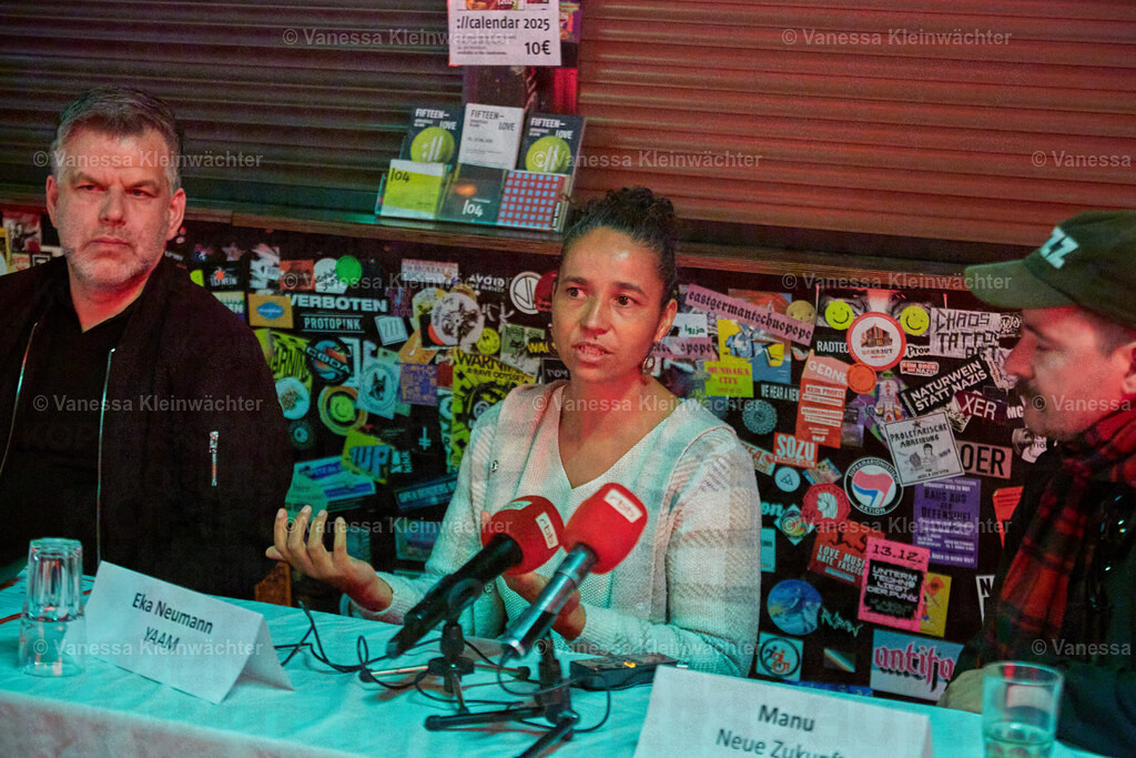 250403_GrundsteuerPK_24 | Pressekonferenz am 03.04.2025 im ://about blank: "Erhöhung der Grundsteuer belastet Pächter*innen öffentlicher Grundstücke in Friedrichshain-Kreuzberg und gefährdet die Clubkultur". Mit Bezirksbürgermeisterin Clara Herrmann, Bezirksstadtrat Andy Hehmke, Eka Neumann vom YAAM und Manu vom Neue Zukunft. - Realisiert mit Pictrs.com