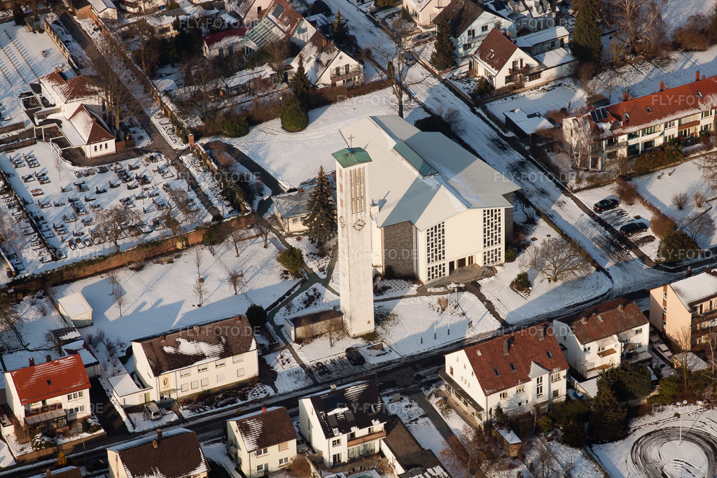 Luftbild: St. Pius-Kirche im Winter bei Schnee in Kandel im Bundesland Rheinland-Pfalz in Deutschland. Foto: IMG_24395.jpg vom 16.02.2010 durch Werner Riehm/FLY-FOTO.de