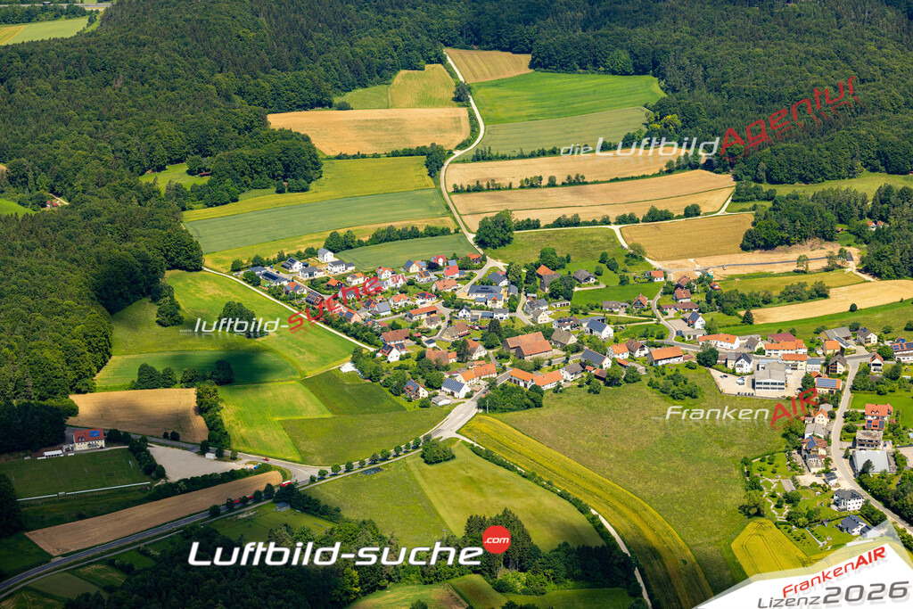 Das Luftbild zeigt : Schwend Birgland - Die Luftaufnahme wurde 2024 vom UL-Flugzeug aus erstellt ( keine Drohne ) - Hochauflösende Luftaufnahme - Für grossformatige Ausdrucke geeignet. Die Geschenkidee !Mit Lizenz und Bildrechte bestellbar