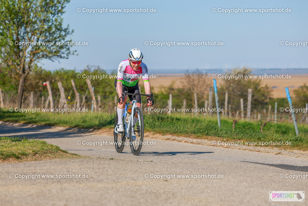 737_AR6_8321 | Neusiedlersee Radmarathon 2026@sportshot_your_pictrs #yourpictures#roadtowm2029 #nrm #neusiedlerseeradmarathon #neusiedlersee #neusiedlerseetourismus #burgenland #mörbisch #nrm26 #burgenlandtourismus #voglundco #poweredbyburgenlandtourismus #radsport #rad #marathon #ucigranfondo #visitburgenland #ucigranfondoworldseries