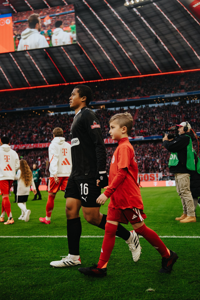 _STP8401 | Der offizielle Shop für FC St. Pauli Fotos. Wähle aus Spielszenen & Fanmomenten dein FCSP Wunschformat. Wir liefern Millerntor-Atmosphäre.