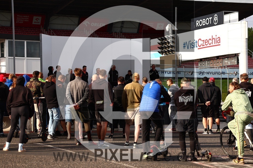 social-20250822_00077 | Schöne Erinnerungen an spannende Momente - das festzuhalten ist unser Job. PIXELrace.de ist seit 2003 auf den Rennstrecken Europas unterwegs um die Action draußen beim Fahren und die wunderbare Stimmung imm Fahrerlager für euch einzufangen.