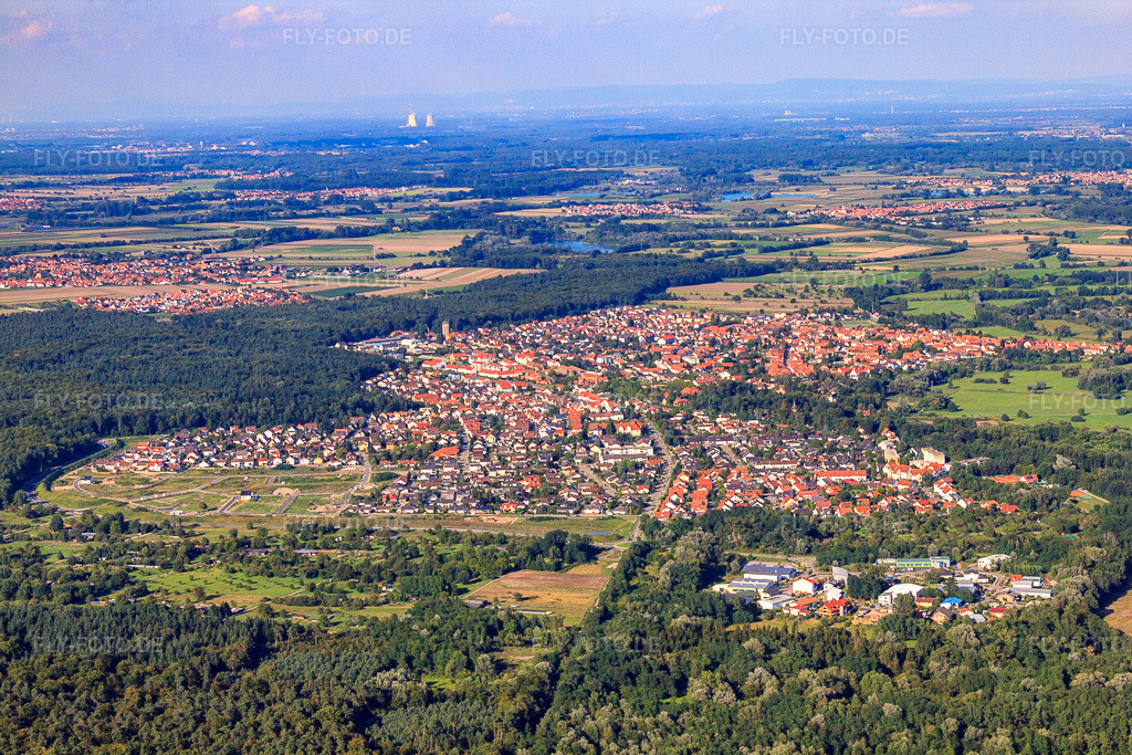 Luftbild: Stadtansicht von Westen in Jockgrim im Bundesland Rheinland-Pfalz in Deutschland. Foto: IMG_32202.jpg vom 21.08.2010 durch Werner Riehm/FLY-FOTO.de