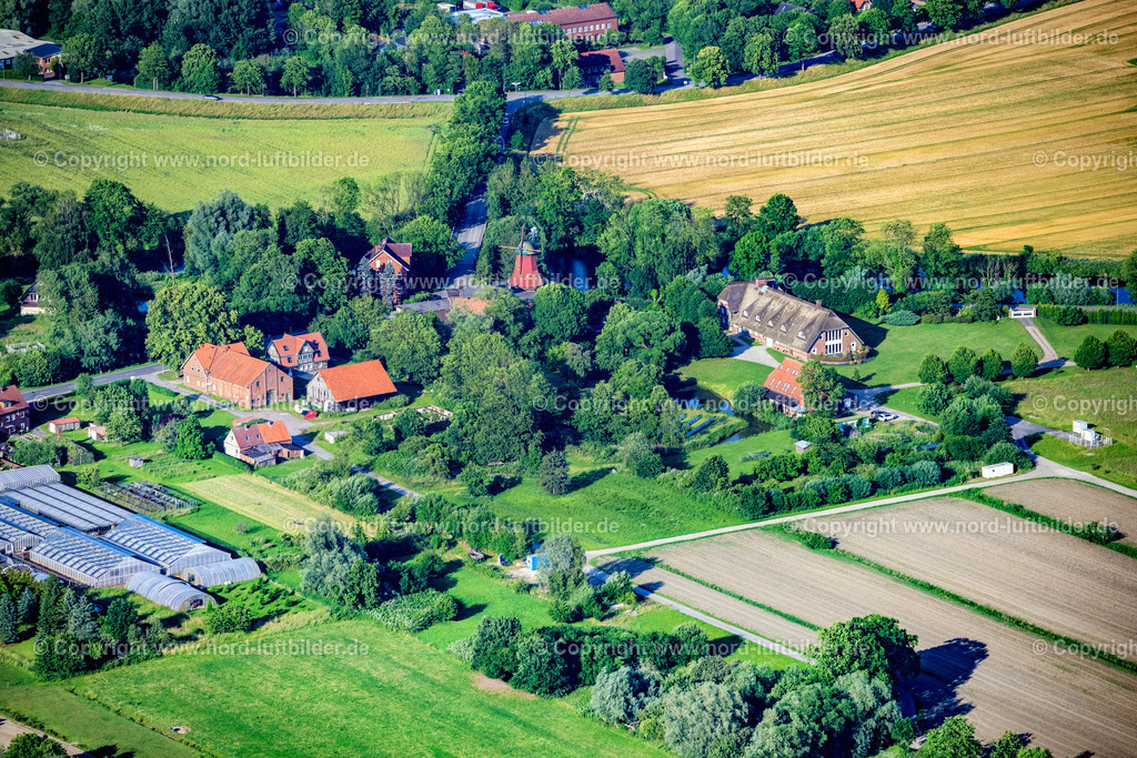 Hamburg_Reitbrooker_Mühle_ELS_6264160625 | HAMBURG 16.06.2025 Historische Windmühle " Reitbrooker Mühle " an der Straße Neuengammer Hausdeich, Vorderdeich in Hamburg, Deutschland. // Historic windmill " Reitbrooker Muehle " on the street Neuengammer Hausdeich, Vorderdeich in Hamburg, Germany. Foto: Martin Elsen