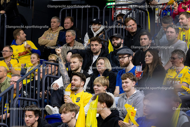 Fußball I Herren I Saison 2025-2026 I Hallenmasters Schleswig-Holstein 135 | Fans - Realisiert mit Pictrs.com