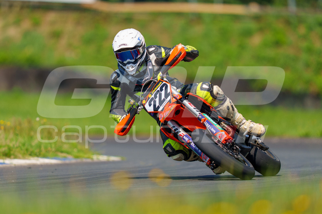 G-Cup + Supermoto Staatsmeisterschaft + Hungarian Supermoto Championship | GRIPcapture steht für authentische Sportfotografie in Österreich – für Momente, die mehr sind als Geschwindigkeit oder Ergebnis. Es geht um Emotion, Spannung, Fokus und den Augenblick, der oft nur einen Wimpernschlag dauert.Ob Motorsport, Teamsport oder 