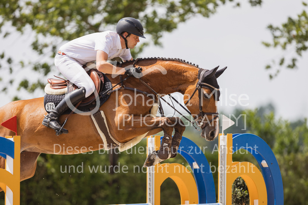 230616_Lemwerder_Springpf-L2-616 | Deine schönsten Turniermomente als professionelle Fotos! Entdecke hochwertige Pferdesport-Fotografie im Online-Shop. Jetzt Fotos finden & bestellen!