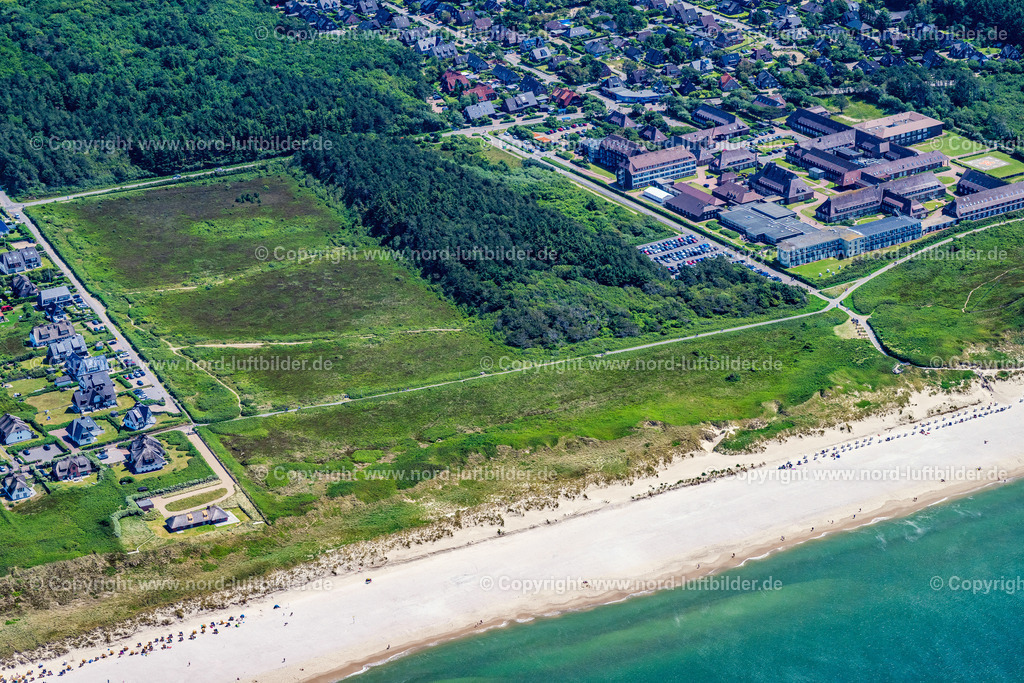 Sylt_Westerland_Hundeauslauffläche_ELS_4605130625 | SYLT 13.06.2025 Küsten- Landschaft am Sandstrand " Hundeauslauffläche " an der Straße Arnikaweg in Sylt Nordsee - Insel im Bundesland Schleswig-Holstein, Deutschland. // Coastal landscape on the sandy beach "dog walking area" on the street Arnikaweg in Sylt North Sea - island in the federal state of Schleswig-Holstein, Germany. Foto: Martin Elsen