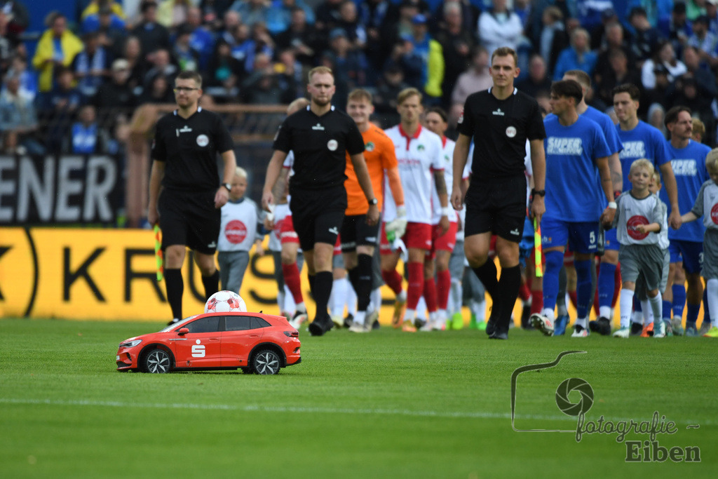 SV Meppen-VfB Lübeck | Herren Regionalliga Nord; SV Meppen (blau)-VfB Lübeck (weiß) am 01.08.2025 in Meppen (Hänsch-Arena), Photo: Philip Eiben 2025 - Realisiert mit Pictrs.com