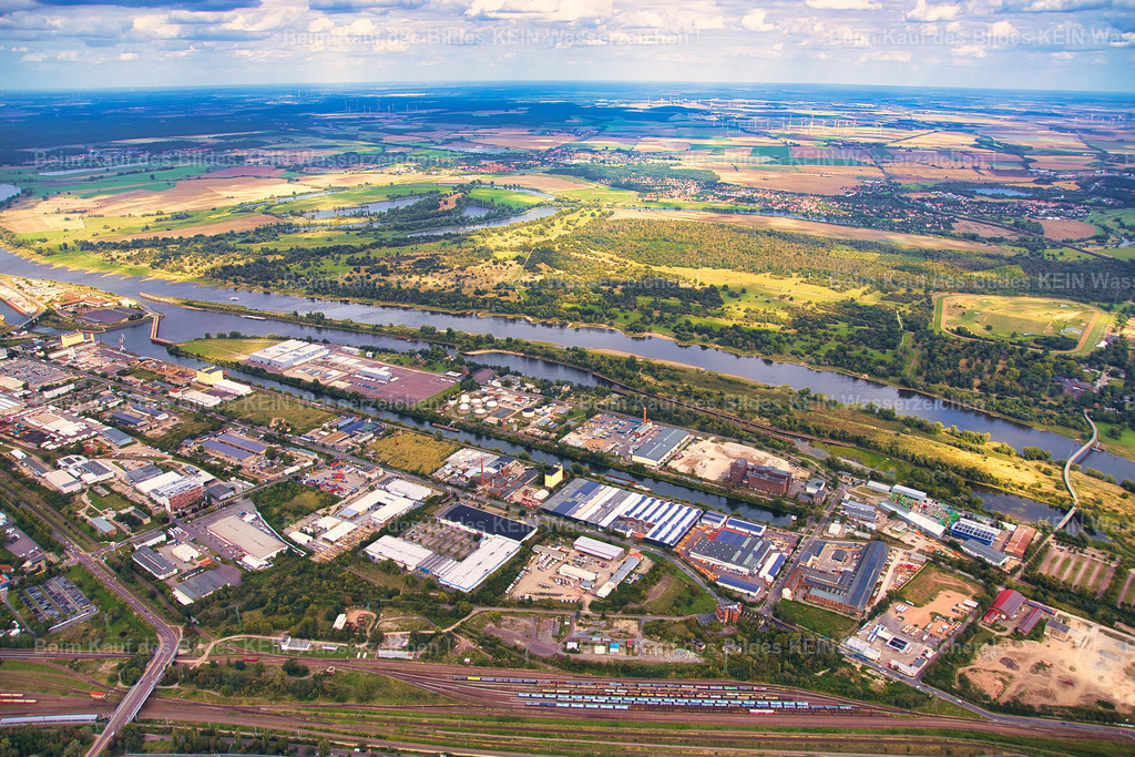 magdeburg_8697 | Die Magdeburger Platte® - das sind die schönsten Luftbilder von Magdeburg & Sachsen-Anhalt auf Acryl, Leinwand oder zum Download. Das ist Luftbildfotografie & Luftbildaufnahmen mit Drohne & Flugzeug.  - Realisiert mit Pictrs.com