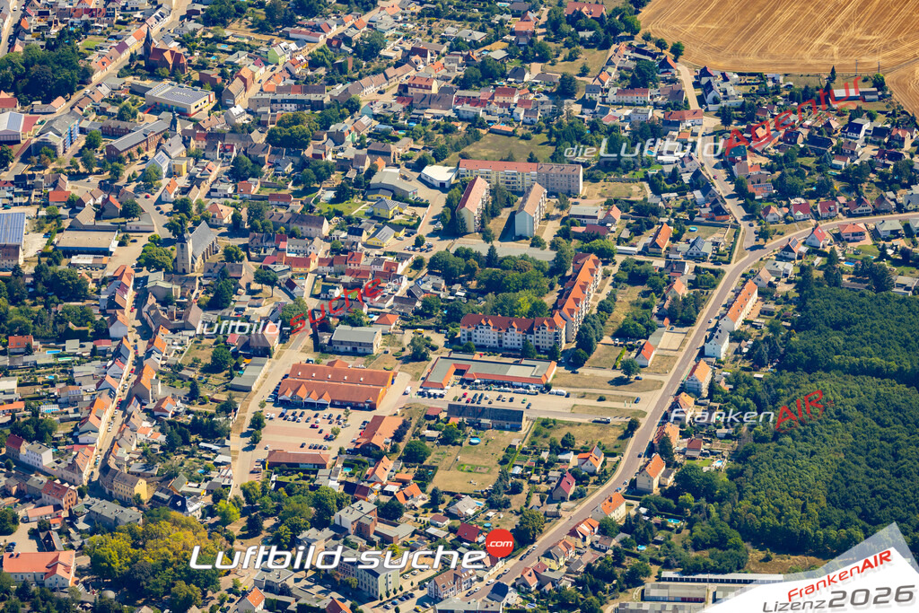 Das Luftbild der Stadt Güsten wurde 2022 vom Flugzeug heraus erstellt (keine Drohnen-Aufnahmen) Aufnahmehöhe ca.450 Meter- hohe Bildauflösung und Druck-Qualität. Garantiert!