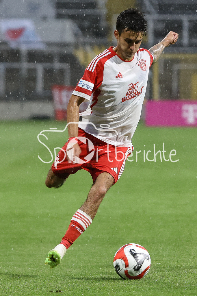 FC Bayern Amateure - Türkgücü München | Lucas Fernando COPADO SCHROBENHAUSER (FCB #9) am Ball / Freisteller / Einzelfoto