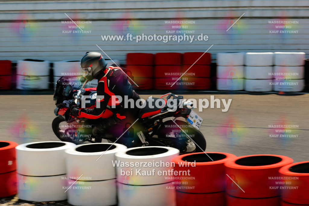 Moto-TeamOBK-22242 | Hier findet Ihr Bilder von Touristenfahrten auf der Nürburgring Nordschleife oder von anderen Veranstaltungen die ich besucht habe. Viel Spass beim Durch Schauen 