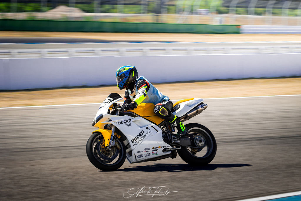 Ducati Trackday Hockenheimring 2026 | Entdecken Sie die faszinierende Welt von Alexander Tschuncky Arts: Kreative Fotografie, atemberaubende Automobilkunst und hochwertiger Bilderdruck. Lassen Sie sich inspirieren! - Realisiert mit Pictrs.com