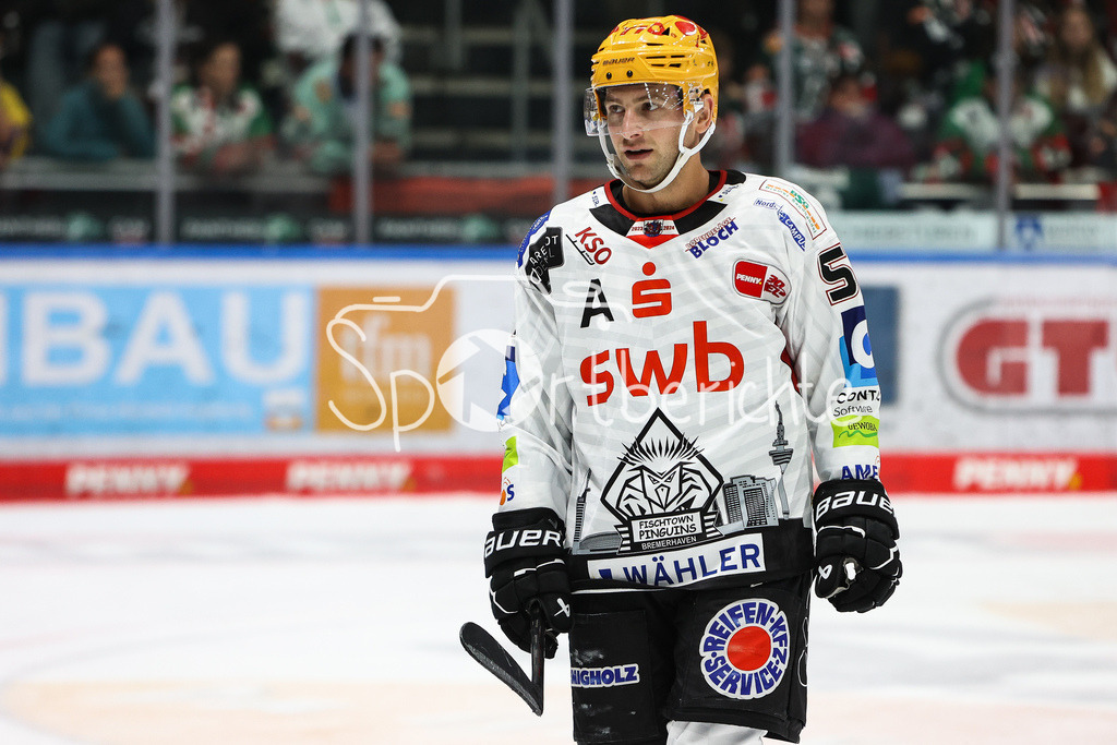 Augsburger Panther - Fischtown Pinguins Bremerhaven | Alexander FRIESEN (BHV #26) in Aktion / Freisteller / Einzelfoto
