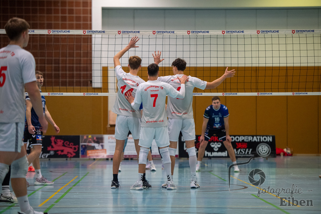 VSG Ammerland-Oldenburger TB | Regionalliga; VSG Ammerland (blau)-Oldenburger TB (weiß) am 18.01.2025 in Bad Zwischenahn (Sporthalle Schilldestraße ), Photo: Philip Eiben 2025 - Realisiert mit Pictrs.com