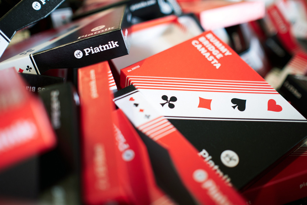 Piatnik Kartenspiele Rummy, Bridge, Canasta | Wien, Austria - April 07, 2021: Piatnik &amp; Söhne Spieleverlag; Piatnik Kartenspiele Rummy, Bridge, Canasta. - Realisiert mit Pictrs.com