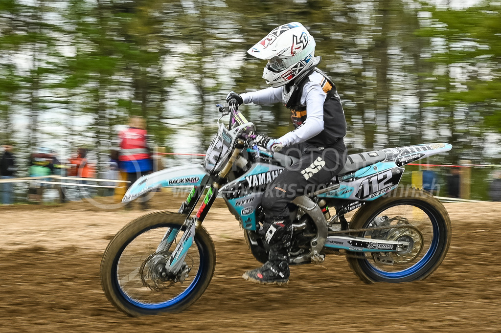 Motocross Schlatt bei Winterthur - 30. April 2023 | #112 Eisenring Jennifer aus Weingarten (CH) auf Yamaha in der Kategorie Swiss MX Women Cup am Motocross Schlatt bei Winterthur, 30. April 2023. 
Instagram: @mx_schlatt | @mc_wila | @sam_schweiz
Bild: Sportfotografie Markus Aeschimann | www.markus-aeschimann.ch - Realisiert mit Pictrs.com