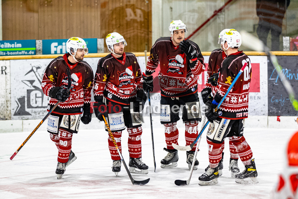 Bayernliga Eishockey, TSV Peißenberg Miners gegen EV Pegnitz "Ice Dogs" am 16.12.22 in Peißenberg | Bayernliga Eishockey, TSV Peißenberg Miners gegen EV Pegnitz "Ice Dogs" am 16.12.22 in Peißenberg