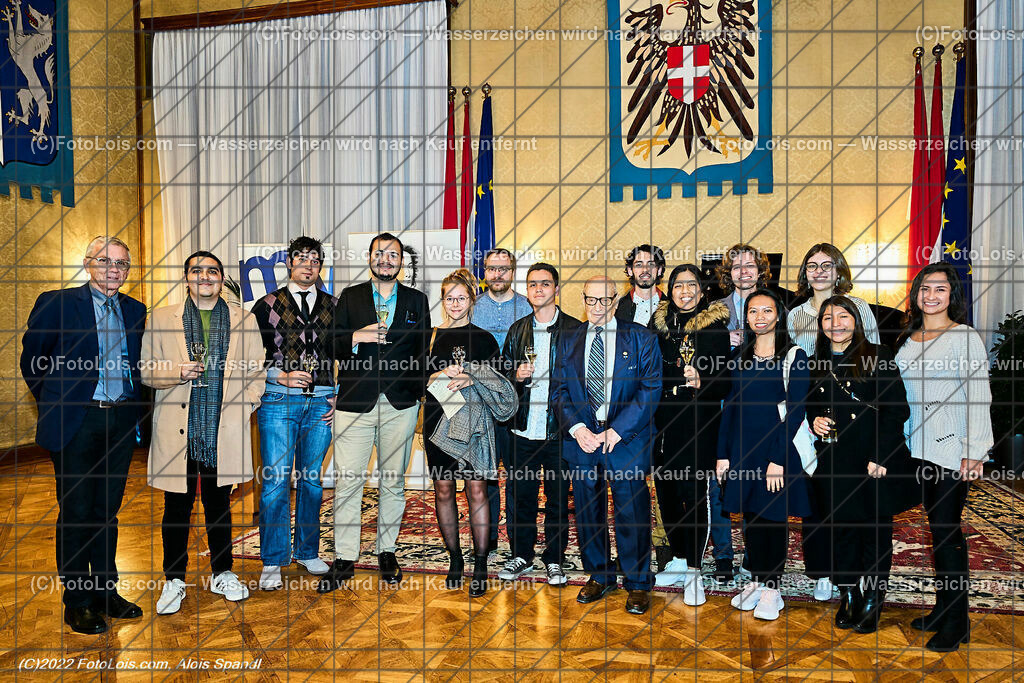 ALP3773_CHOPIN-Gesellschaft_Jubilaeum_junge Fans | (C)FotoLois.com, Alois Spandl, Festveranstaltung '70 Jahre internationale CHOPIN-Gesellschaft in Wien' mit Einladung durch den Bürgermeister der Bundeshauptstadt Wien, Dr. Michael Ludwig (vertreten durch Mag. Thomas Reindl), Wappensaal des Wiener Rathauses, Sa 29. Oktober 2022.