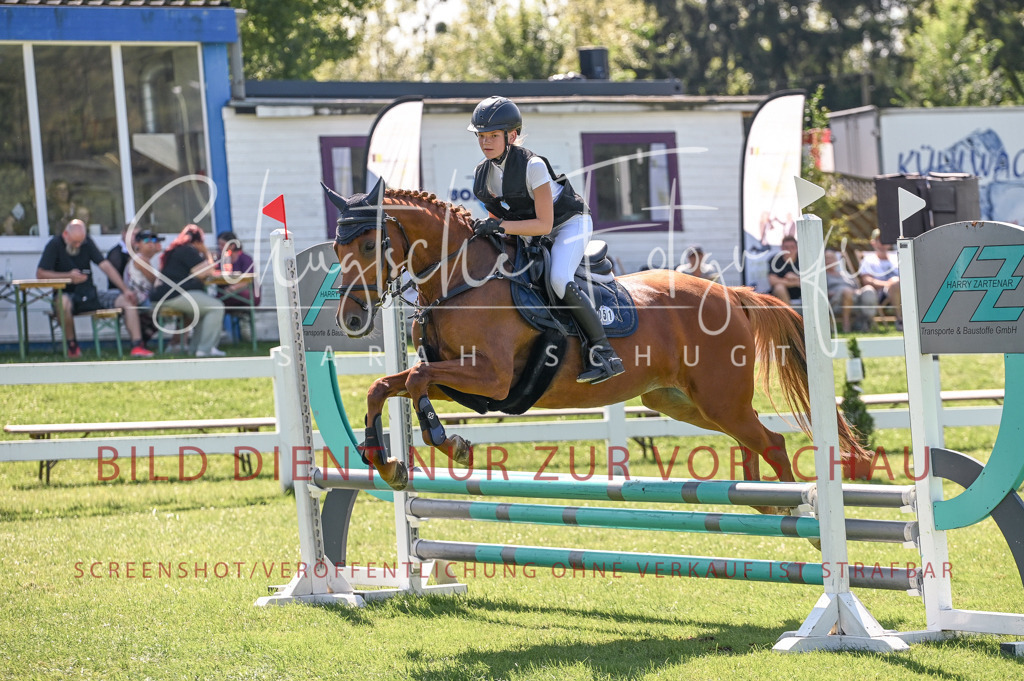 Schugtsche-Düren.2024.04-Stilspringprf.E-67 | Schugtsche Fotografie - Realisiert mit Pictrs.com