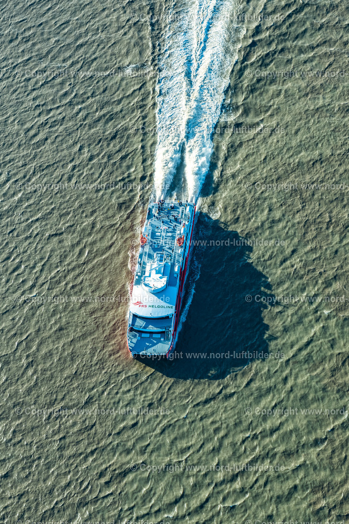 Halunder_Jet_auf der Elbe_ELS_2755140522 | GLüCKSTADT 14.05.2022 Fährschiff " Halunder Jet " auf der Elbe in Glückstadt im Bundesland Schleswig-Holstein, Deutschland. // Ferry ship " Halunder Jet " on the Elbe in Glueckstadt in the state Schleswig-Holstein, Germany. Foto: Martin Elsen