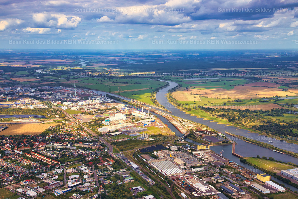 magdeburg_8705 | Die Magdeburger Platte® - das sind die schönsten Luftbilder von Magdeburg & Sachsen-Anhalt auf Acryl, Leinwand oder zum Download. Das ist Luftbildfotografie & Luftbildaufnahmen mit Drohne & Flugzeug.  - Realisiert mit Pictrs.com