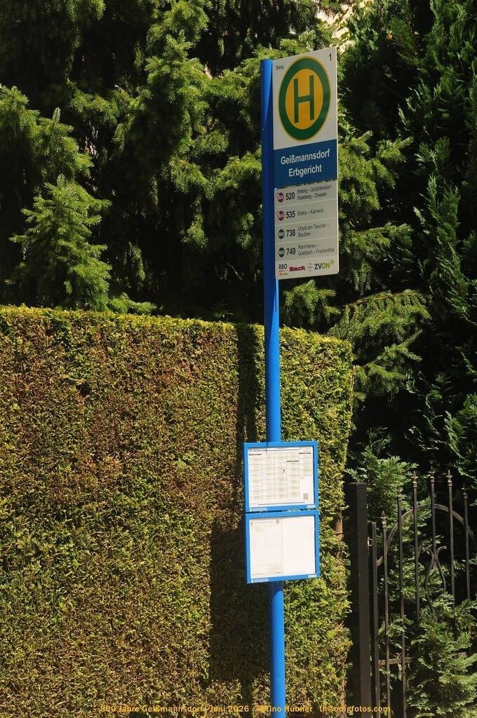 Geißmannsdorf-2026-Ortsbilder-343 | Geißmannsdorf bei Bischofswerda im Sommer 2026. Ein fotografischer Streifzug durch das Dorf Geißmannsdorf, mit Gebäuden, Straßen, Strohpuppen und geschmückten Vorgärten und Grundstücken anlässlich der 800-Jahr-Feier von Geißmannsdorf im Juni 2026 - Realisiert mit Pictrs.com