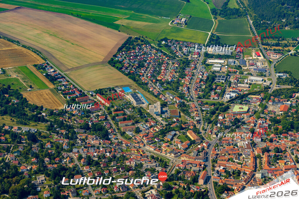 Luftbild der Stadt Bad Berka - Das Luftbild wurde 2025 vom UL-Flugzeug heraus erstellt ( keine Drohnenaufnahme ) - Hochauflösende Luftaufnahme - für Wandbilder und großformatige Ausdrucke geeignet. Das besondere Geschenk!Hier alle&nbsp;Infos zur Lizenzierung der LuftaufnahmeWir fliegen auch dieses Jahr wieder in Ihre Region um Luftbilder zu erstellen.- Luftbild anfragen