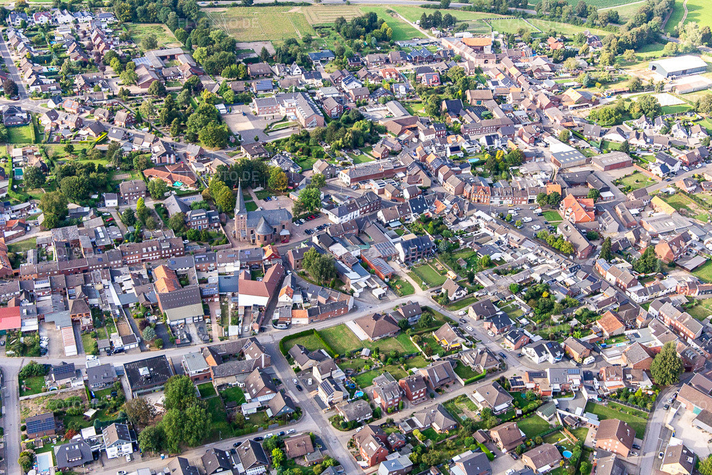 Luftbild: St. Servatius im Ortsteil Kückhoven in Erkelenz im Bundesland Nordrhein-Westfalen in Deutschland. Foto: IMG_143309.jpg vom 07.09.2024 durch Werner Riehm/FLY-FOTO.de