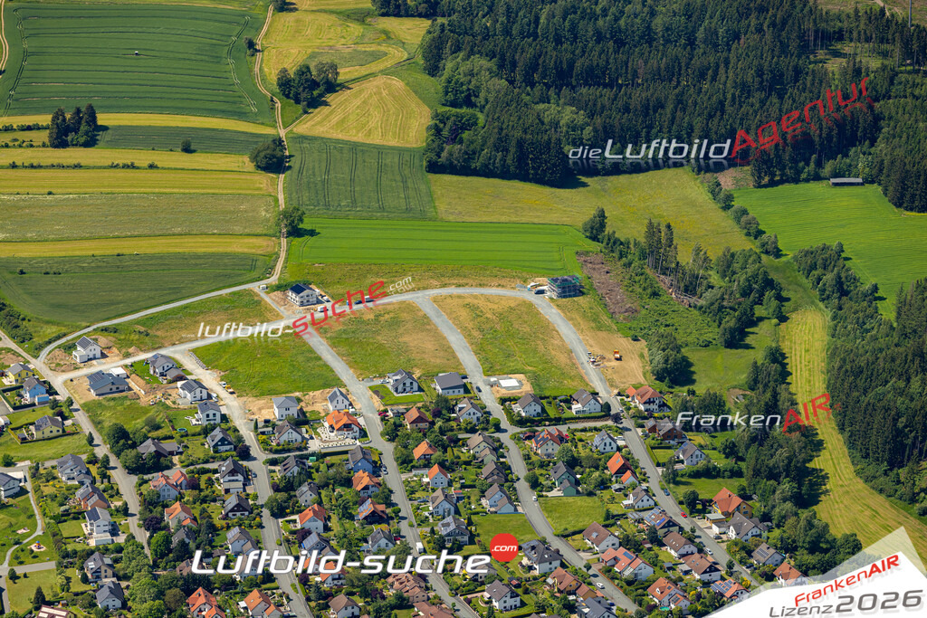 Das Luftbild zeigt : Neubaugebiet Naila - Die Luftaufnahme wurde 2024 vom UL-Flugzeug aus erstellt ( keine Drohne ) - Hochauflösende Luftaufnahme - Für grossformatige Ausdrucke geeignet. Die Geschenkidee !Mit Lizenz und Bildrechte bestellbar