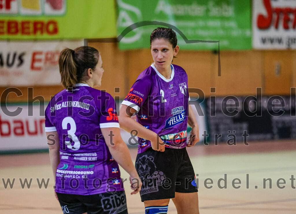 2023-10-14_009_SpVgg_Altenerding_gegen_HSG_Freising_Neufahrn_Damen | Erding, Deutschland, 14.10.2023:
Handball, Bezirksliga Frauen Altbayern 2023 / 2024, 3. Spieltag, SpVgg Altenerding II gegen HSG Freising-Neufahrn II, Endergebnis: 23:28

Miriam Deuschle (SpVgg Altenerding, #3), Grit Kschischow (SpVgg Altenerding, #2)

Foto: Christian Riedel / fotografie-riedel.net