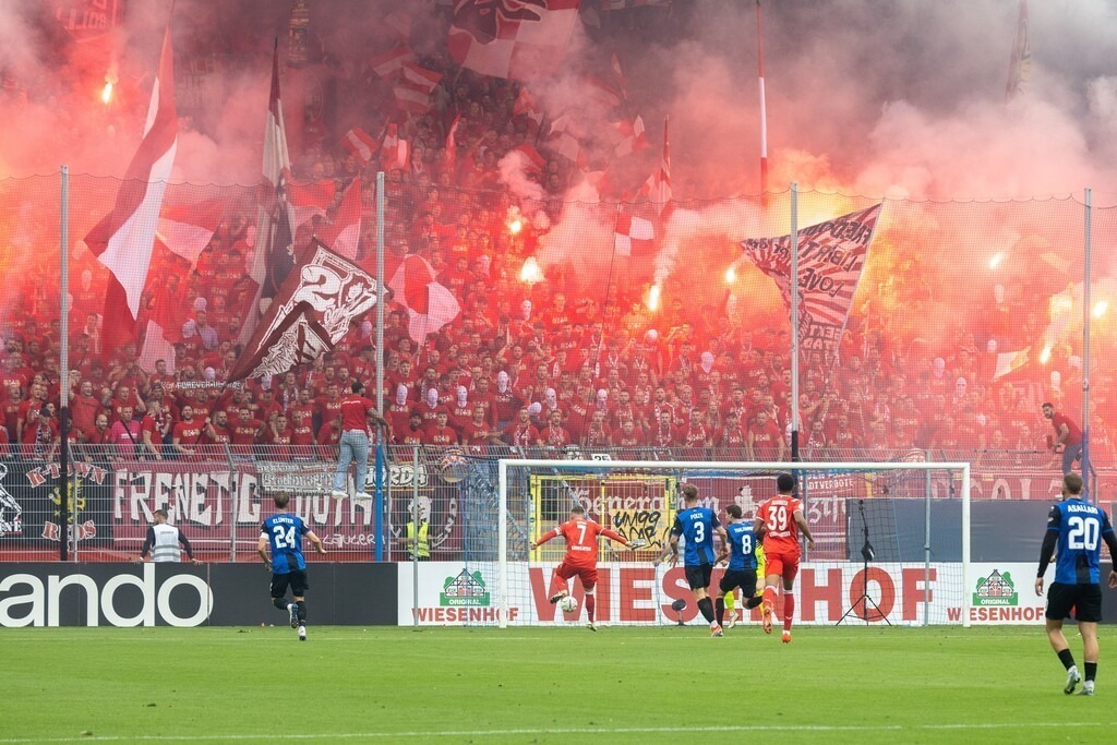 Fußball DFB-Pokal 2026/27, 1. Runde: Waldhof Mannheim gegen 1. FC Kaiserslautern | Fußball DFB-Pokal 2026/27, 1. Runde: Waldhof Mannheim gegen 1. FC Kaiserslautern***Gute Torchance für Kaiserslautern - Realisiert mit Pictrs.com