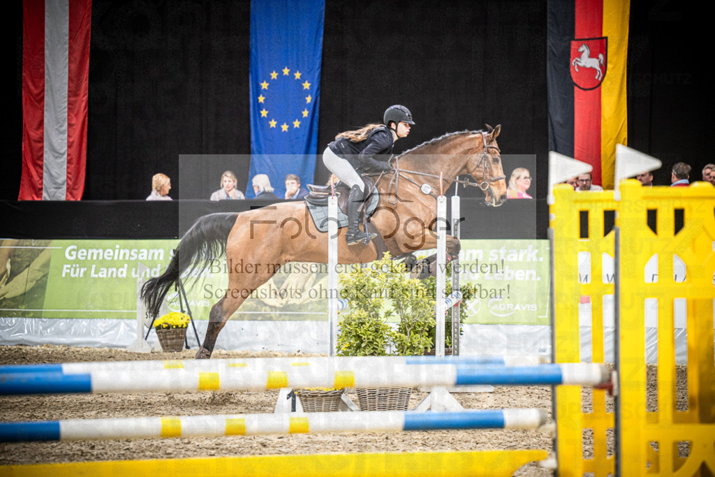 DOS_2114 | Entdecke hochwertige Reitturnierfotos von Foto Oger. Professionell, emotional und authentisch – jetzt Lieblingsmomente im Shop bestellen.Deutschlandweite Turnierfotografie. - Realisiert mit Pictrs.com