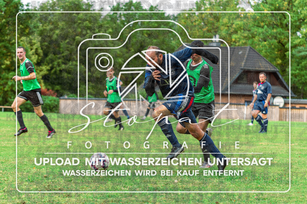 SFBFGFS-1012 | Jan Gellersen (Sportfreunde Bispingen 2 #29) beim Herren 3. Kreisklasse HK Spiel zwischen SF Bispingen 2 und FG Fulde-Stellichte 2 im Sportplatz Huetzel, Bispingen (Simon Paul Stopat) - Realisiert mit Pictrs.com