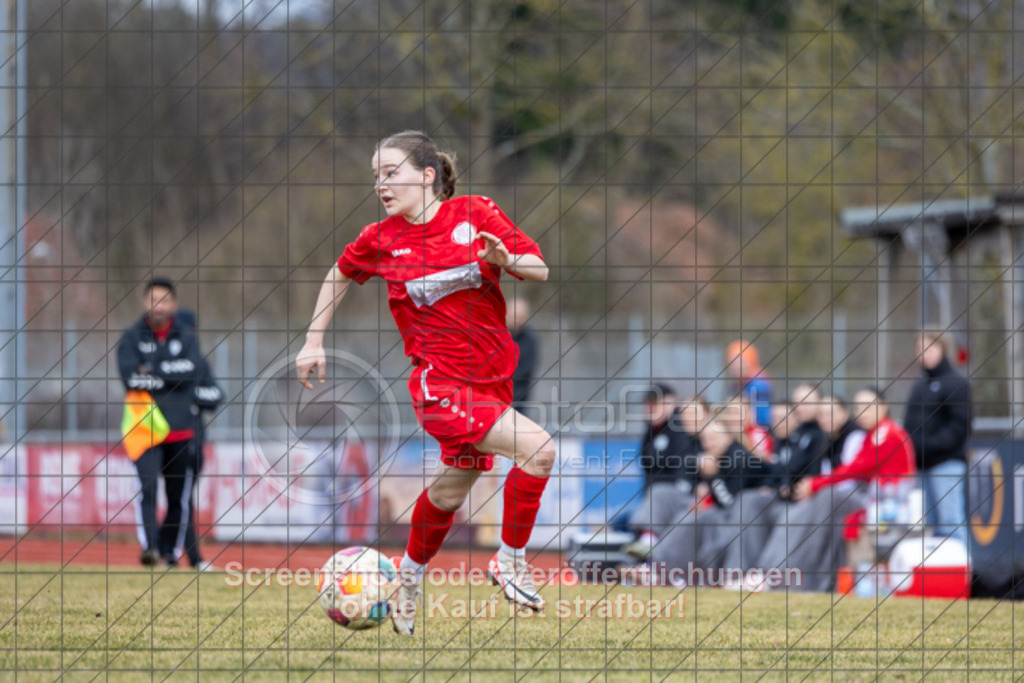 20250223_133229_0182 | Lena Paukert (1.FC Donzdorf #12),1.FC Donzdorf (rot) vs. TSV Tettnang (schwarz), Fussball, Frauen-WFV-Pokal Achtelfinale, Saison 2024/2025, Rasenplatz Lautertal Stadion, Süßener Straße 16, 73072 Donzdorf, 23.02.2025 - 13:00 Uhr,Foto: PhotoPeet-Sportfotografie/Peter Harich