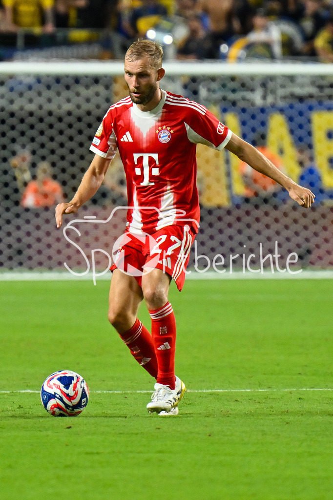 FC Bayern München - Boca Juniors | am Ball Konrad LAIMER (FC Bayern Muenchen 27) / Einzelfoto / Freisteller / FIFA Club World Cup: FC Bayern Muenchen - Boca Juniors, Hard Rock Stadium am 20.06.2025 / NOT FOR SALE IN USA