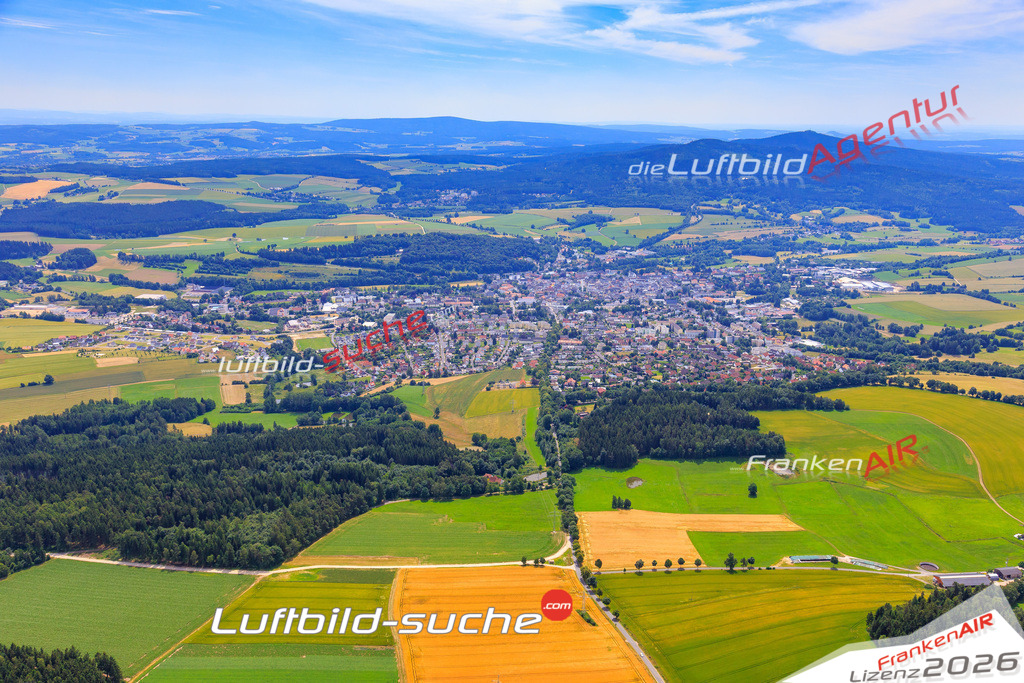 Die Luftaufnahme der Stadt Wunsiedel wurde vom UL-Flugzeug heraus erstellt ( keine Drohne )- hohe Auflösung für beste Qualität