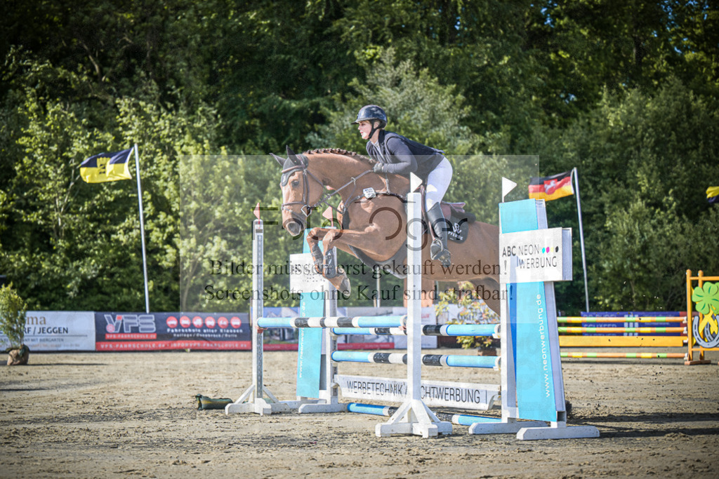 DOS_7895 | Entdecke hochwertige Reitturnierfotos von Foto Oger. Professionell, emotional und authentisch – jetzt Lieblingsmomente im Shop bestellen.Deutschlandweite Turnierfotografie. - Realisiert mit Pictrs.com