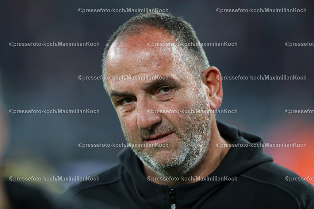 BVB13092402136 | 13.09.2024, 1. Fußball Bundesliga, Borussia Dortmund - 1. FC Heidenheim 1846, Signal Iduna Park, Saison 2024 2025: Trainer Frank Schmidt (Cheftrainer Heidenheim)DFB regulations prohibit any use of photographs as image sequences and or quasi-video.