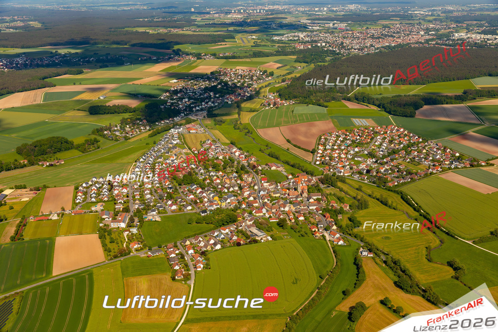 Das Luftbild zeigt :  Aurachtal - Die Luftaufnahme wurde 2024 vom UL-Flugzeug aus erstellt ( keine Drohne ) - Hochauflösende Luftaufnahme - Für grossformatige Ausdrucke geeignet. Die Geschenkidee !Mit Lizenz und Bildrechte bestellbar