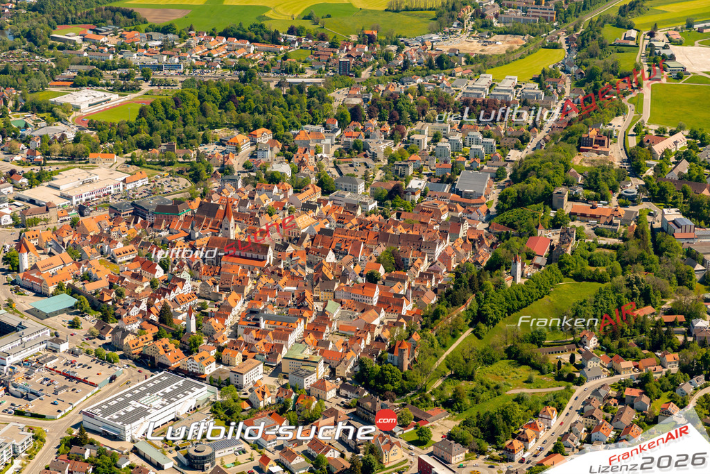 Das Luftbild zeigt :  Kaufbeuren - Die Luftaufnahme wurde 2024 vom UL-Flugzeug aus erstellt ( keine Drohne ) - Hochauflösende Luftaufnahme - Für grossformatige Ausdrucke geeignet. Die Geschenkidee !Mit Lizenz und Bildrechte bestellbar